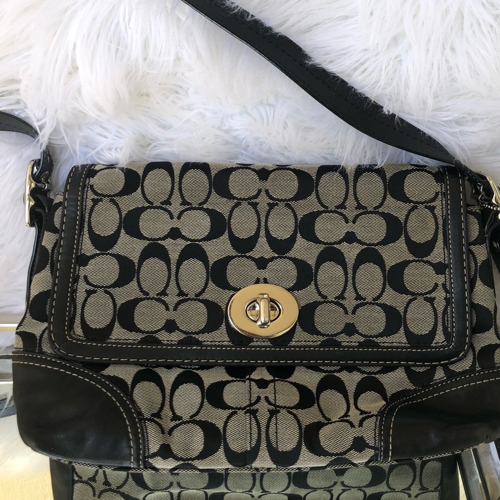 *AUTHENTIC* Coach Handbag